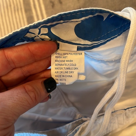 White O’Neill board shorts - Picture 5 of 7